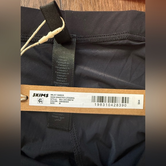 Skims Milky Sheer High Waisted Leggings - Medium - NWT - Picture 8 of 8